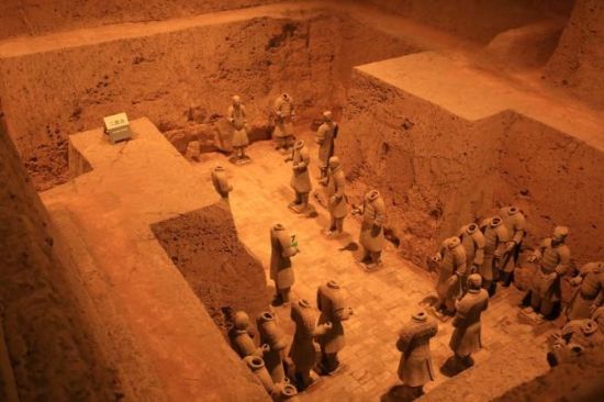 二号坑已发掘部分的兵马俑