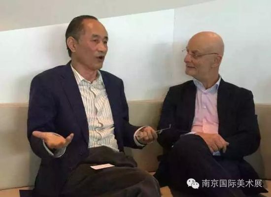 严陆根先生于香港巴塞尔艺术展现场会晤著名艺术收藏家乌利·希克