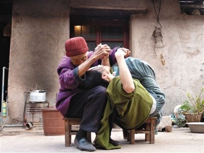 文慧的参展作品包括《和三奶奶跳舞》。此前生活舞蹈工作室很多作品都取材自生活中的场景。