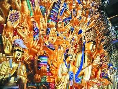 修缮一新的大足石刻千手观音造像 李宏摄