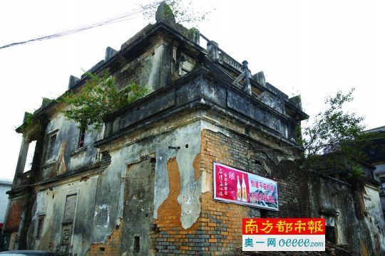 位于金湾三灶镇这座历史洋楼，是日军侵华罪证遗迹，如今残破不堪。南都记者 吴进 摄