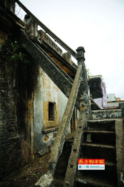 残破的楼道。