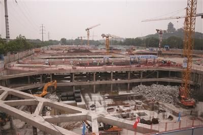 巨型铁锚 明瓦 落款有年代的瓷器残件 火铳