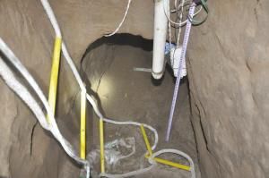 犯罪团伙挖的地道。警方供图