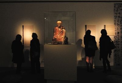 3月4日，在匈牙利的自然历史博物馆里展出的千年“肉身佛”。初步确认是福建省20年前被盗的章公六全祖师像。