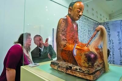 图为3月3日展出的僧人肉身宝像的资料照片