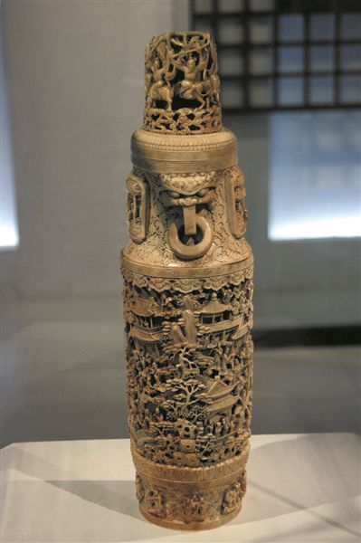 精致的象牙制品。记者刘莉摄