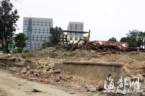 陈祺厝如今被拆得只剩下台基