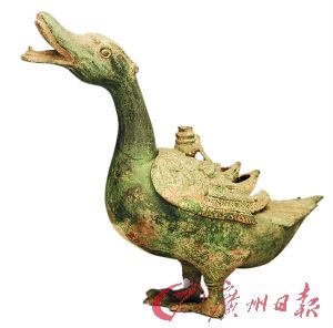 南宋 铜鸭熏 （四川宋瓷博物馆藏）