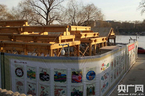 西海北沿25、26号院工地_与西海隔着一条马路