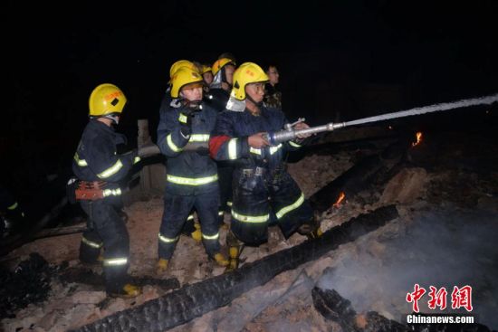 甘肃永靖县雷音寺发生火灾 部分宝殿被烧毁