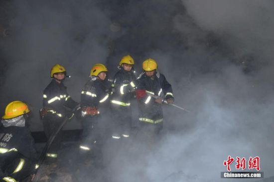 甘肃永靖县雷音寺发生火灾 部分宝殿被烧毁