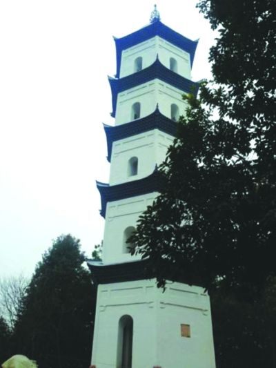 修缮后的文峰塔