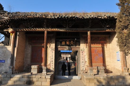 2015年2月6日，山西省长治市壶关县骞堡村关帝庙，始建于清朝正殿门一对石狮柱础，2011年被盗贼偷走，至今下落不明。