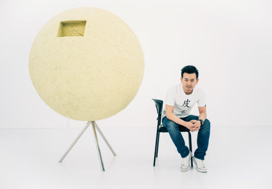 周大为和尉洪磊的作品《泥球 1》