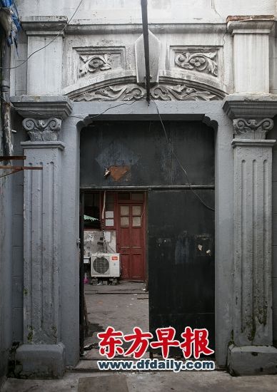 这一老式石库门建筑山墙采用了徽式建筑马头墙的形式。早报记者 贾亚男