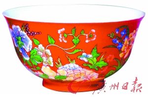 清康熙 珐琅彩花卉小碗 （故宫博物院藏）