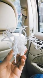 ②根据病人的实际情况打印的血管模型(上色前)。