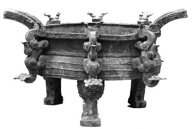 修复后的河南上蔡郭庄楚墓出土的升鼎