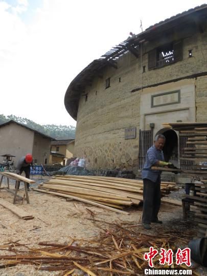世界文化遗产——华安大地土楼群之南阳楼维修现场。　陈佳平　摄