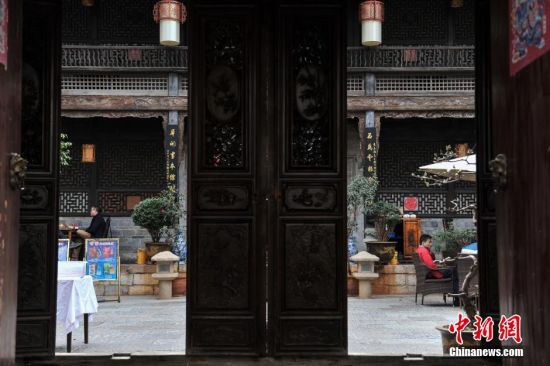 始建于1937年的省级文物保护单位“袁嘉谷旧居”已成为高档餐厅。