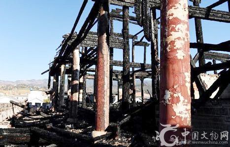 云南巍山古城拱辰楼被火烧毁