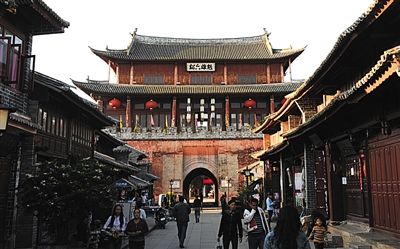 这是云南大理巍山古城拱辰楼的资料照片（2010年10月31日摄）。新华社发