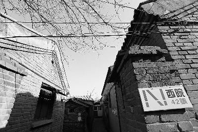 清华西院的王国维故居上空线缆交错 摄 法制晚报记者 林晖