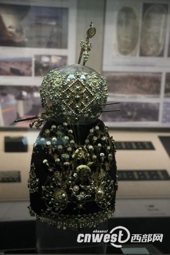 由陕西省考古研究院修复的首件唐代公主凤冠——李倕凤冠。
