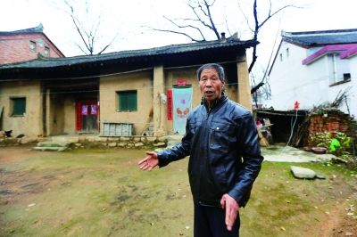 对于全村人议论侄子上交文物太傻，雷军政的叔叔雷云生感到很无奈 摄 法制晚报记者 蒲晓旭