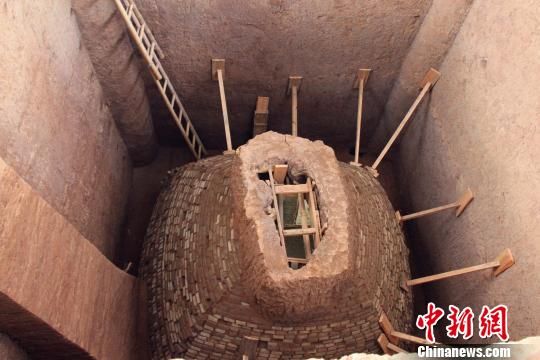 图为韩休墓　记者 张远　摄