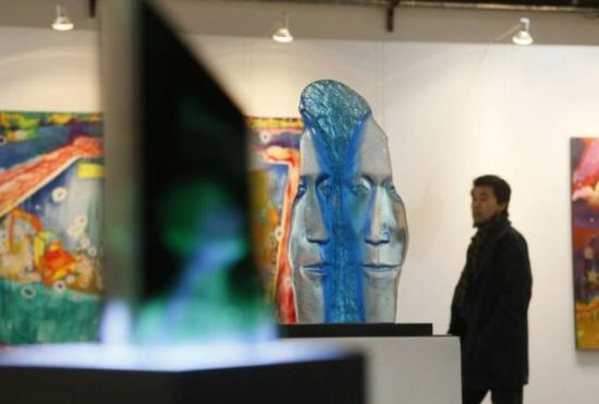 韩国李厚昌，铸造玻璃作品《自我省思》。 澎湃新闻记者 高剑平 图