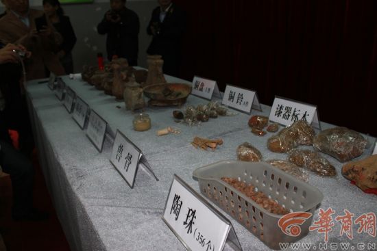 出土的青铜器造型精美 本组图片由华商报记者 周金柱 摄 
