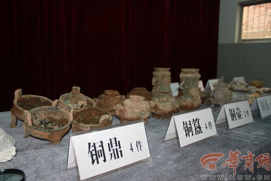 出土的青铜器造型精美 本组图片由华商报记者 周金柱 摄 