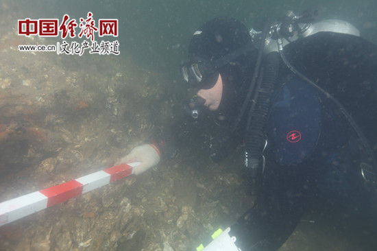 考古人员进行水下考古作业 图片由活动主办方提供