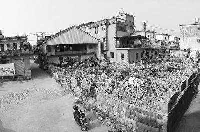 ▲会场的后半部分已成废墟。