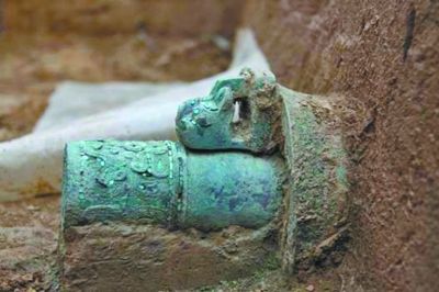 车辖、车軎（wei）清理加固后（侧面）