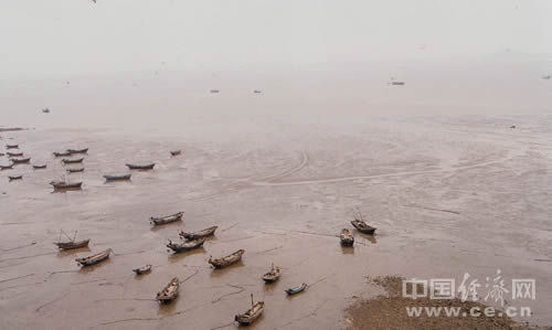 从丹东大鹿岛眺望的这片黄海海域就是120年前甲午海战的战场。（中国经济网资料图）