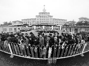 昨日，国庆黄金周进入第四天，热闹的北京旅游景点参观人数“热度”不减。晨报记者 史春阳/摄