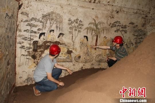 唐代壁画揭露现场。　陕西历史博物馆　摄