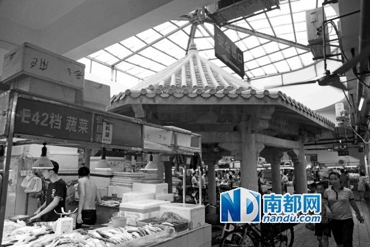 ●纪功亭现已被广园中市场包围。