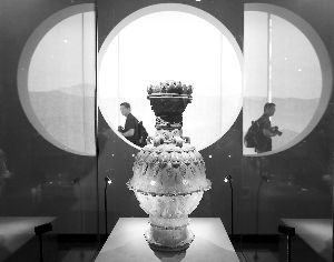 六朝博物馆文物青瓷莲花尊