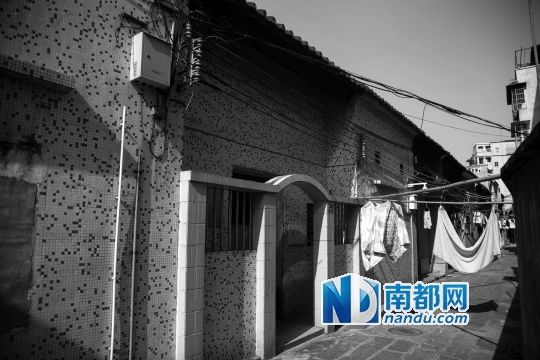 中山纪念堂的外墙还有抗战时的弹痕。南都记者林宏贤 实习生陈浩森 摄