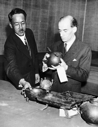 大维德爵士喜爱收藏瓷器。