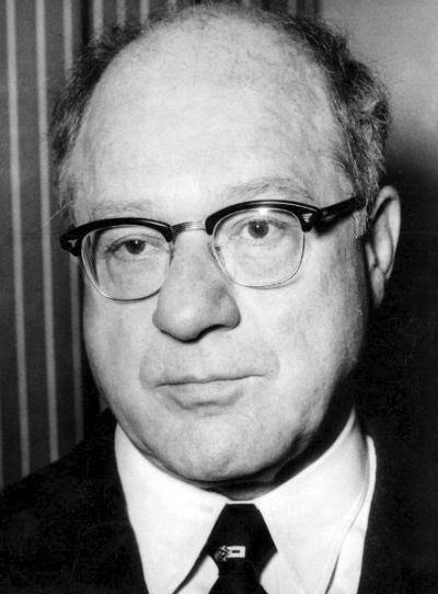 布伦达治与他收藏的4世纪中国佛像。