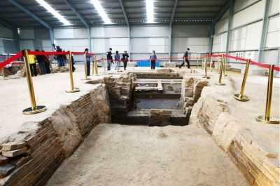 地下文物遗存需原址保护的，建设单位及时调整工程建设方案。图为隋炀帝墓考古现场。 资料图片