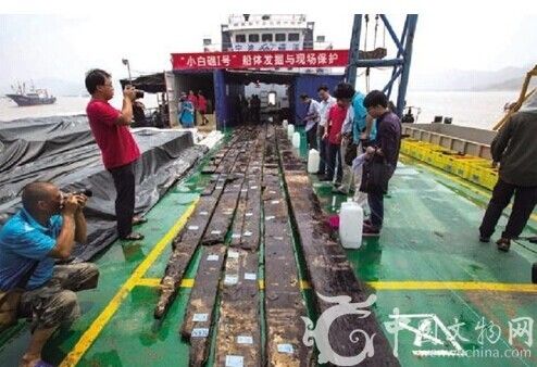 “小白礁I号”沉船出水