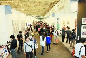 艺术品市场日益火爆，但多种定价模式并存引发乱象。