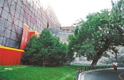 着火点（画圈处）在故宫旁 摄影/本报记者 袁艺