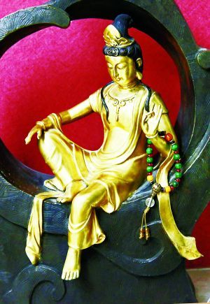 永乐鎏金抱月观音